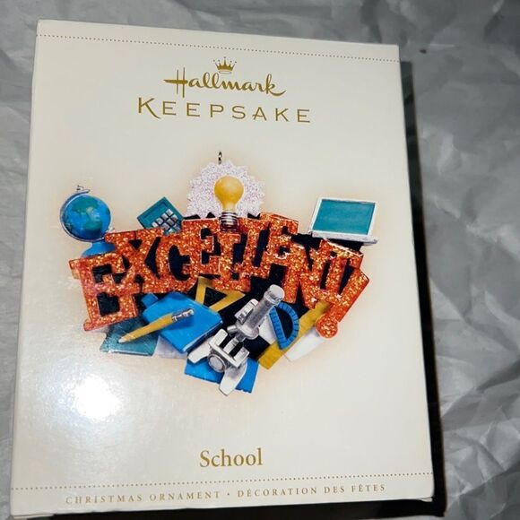 School`2006`Excellent,With Magnet For Alternate Display,Hallmark Ornament,New - Picture 1 of 3